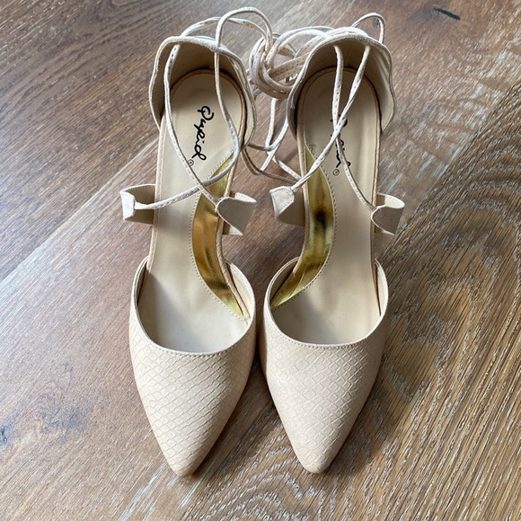 Lace up heels 3.5” heel - Picture 2 of 4